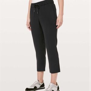 Lululemon sz 2 On The Fly Crop pants black w/ Drawstring elastic waist pockets